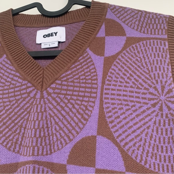 Obey Sweater Vest - Picture 7 of 8